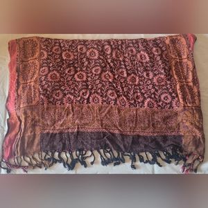 Elegant Floral Patterned Scarf